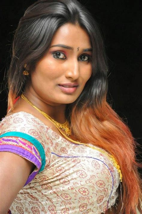 Telugu Actress Swathi Naidu Saree Indian Beauty