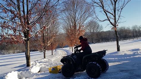 Snow Plowing Yamaha Grizzly 700 Youtube