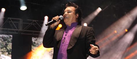 Mexican Music Icon Juan Gabriel Dead At 66 The Hollywood 360