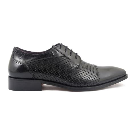 Discover how timeless style and contemporary elegance come together in our new derby shoes. Find Mens Semi-Casual Black Derby Shoes | Gucinari