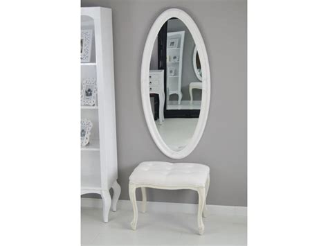 owalne lustro ozdobna drewniana rama kolor biały lustra do garderoby zdjęcia pomysły
