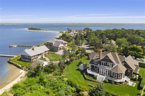 19 E Point Ln in Hampton Bays | Out East