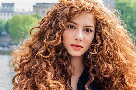 Download Hd Wallpapers Of 347597 Women Curly Hair Jenna Thiam Looking At Viewer Long Hair