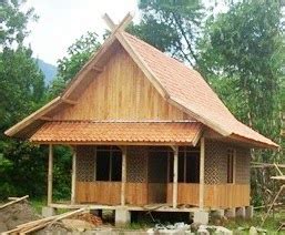 Mendirikan rumah bambu di perkotaan bisa menghadirkan kesan yang artistik. Rumah Panggung Unik (SUNDA) - Rumah Minimalis