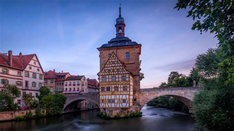 Das alte rathaus in bamberg ist eines der bedeutendsten bauwerke, das die historische innenstadt prägt. Altes Rathaus - Bamberg.... Foto & Bild | architektur ...