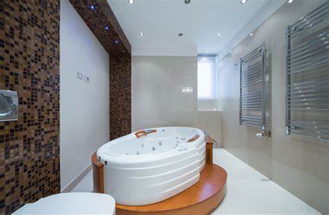 20 Bathroom Jacuzzi Designs For A Lavish Living Space