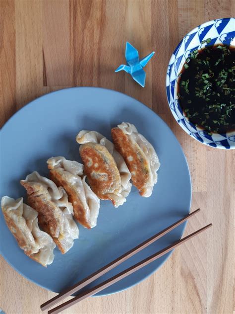 Gyoza (plural gyozas or gyoza). Recette de Gyozas aux légumes vegan