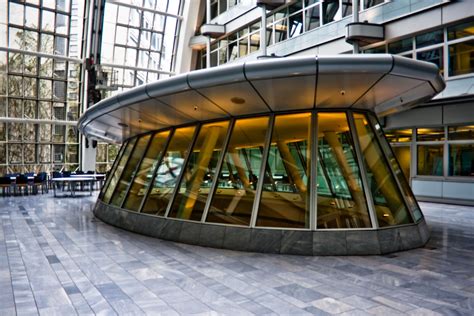 Leider war bei meinem besuch die dame am empfang total inkompetent: Ludwig Erhard Haus Grimshaw | Haus, Cloud gate, Clouds