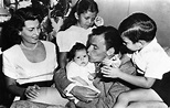 Sinatra and His Family Picture | Frank Sinatra Through The Years - ABC News