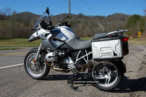 Motorcycle specifications, reviews, roadtest, photos, videos and comments on all motorcycles. 2006 BMW R1200GS - Moto.ZombDrive.COM