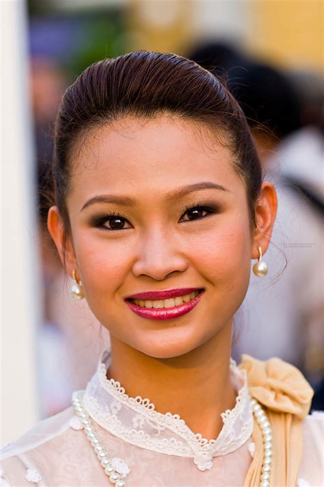 Thai woman, Ladawan Palace, Bangkok, Thailand | Blaine Harrington III