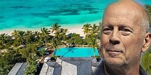 Bruce Willis pone en venta su mansión caribeña y su barco pirata ...