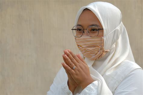 Tips Memakai Masker Hijab Agar Tidak Licin Bukareview