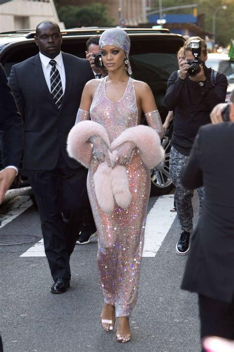 Rihanna Cfda Awards 2014 X Swarovski Diamonds Dress Sparkly Outfits Pink Sparkly Dress