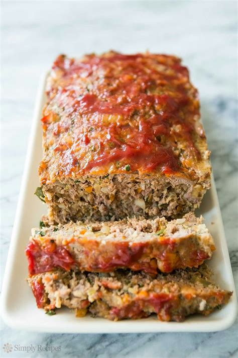 Spread on top of meat loaf; Classic meatloaf 2 pounds ground beef 1/2 cup plain bread crumbs 1 egg 1 teaspoon Onion Powder 1 ...