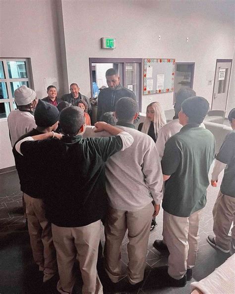 kim kardashian and tristan thompson host thanksgiving with inmates