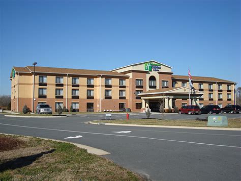 Exmore Hotel with Indoor Pool | Holiday Inn Express & Suites Exmore