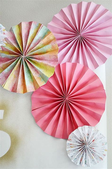 Simple Diy Paper Fan Decor For Mothers Day Paper Fans Easy Paper