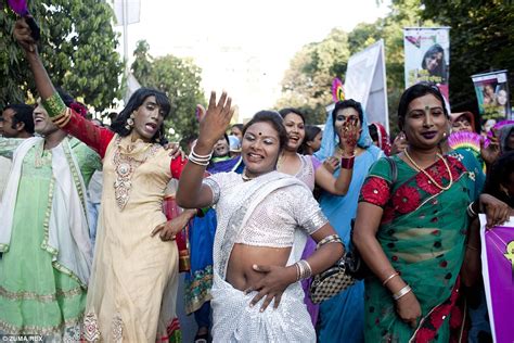 Transgender Bangladeshis Known As Hijras Hold Dhakas First Ever Pride Parade Daily Mail Online