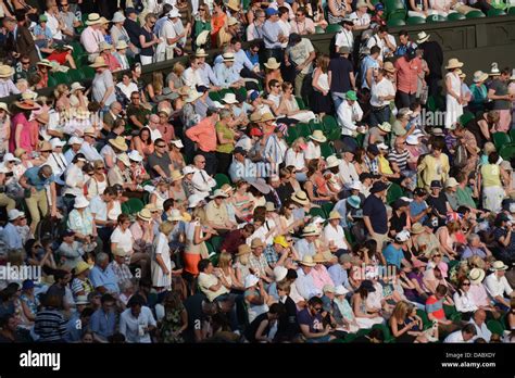 Centre Court Crowd Spectators Wimbledon Hi Res Stock Photography And