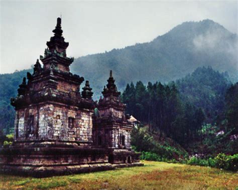 Sejarah ubud yang berhubungan dengan masa lalu, berkaitan dengan jaman kerajaan, penjajahan belanda dan berkembang menjadi salah satu pusat pariwisata di bali. 15 Peninggalan Kerajaan Kutai Kartanegara Beserta Gambarnya - Sejarah Lengkap