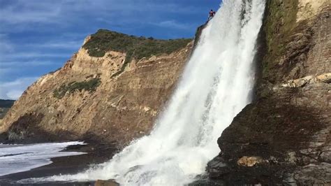 Fall damage επεξεργασία κώδικα. Beautiful Alamere Falls pours water into Pacific Ocean ...