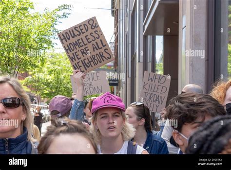 Lexington 63rd street subway hi-res stock photography and images - Alamy