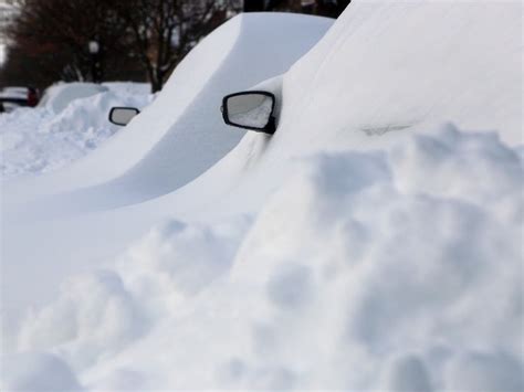 Historic Mi Spring Snowstorm Dumps 20 Inches In Upper Peninsula