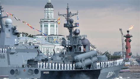 Russia Shows Muscle Again Pulls 54 Warships In Parade Review World
