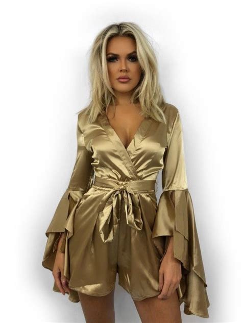 Pin By Xxc On Vêtements Et Accessoires Satin Outfits Satin Clothing Shiny Clothes