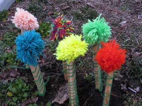 Diy pom pom wall hang. Pom Pom Flowers | Uncustomary
