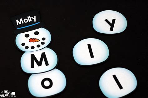 Faça sua escolha entre diversas cenas. Snowman Names - Name Building Practice Printable