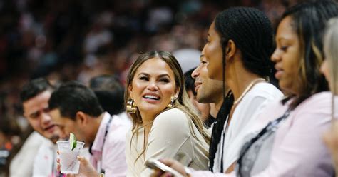 These Dwyane Wade Crashing Into Chrissy Teigen Memes Will Have You On