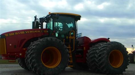 Versatile 550 Tractor With The New Color Scheme Youtube