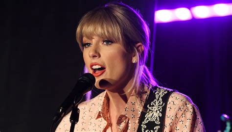 Taylor Swift Hosts London Secret Session For ‘lover 10 Details From Inside Taylor Swift