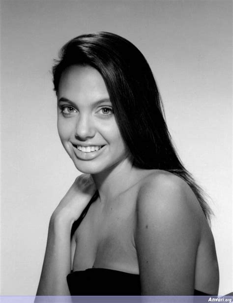 Young Angelina Jolie 016