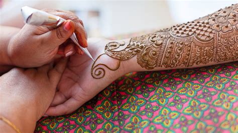 A lotus flower is one of the common henna designs since it implies purity, femininity, sensuality, grace, and creativity. This Little Girl's Black Henna Tattoo Left Her With Severe ...
