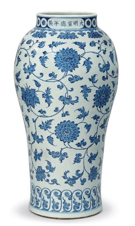 A Large Blue And White Vase 19th 20th Century Alainrtruong