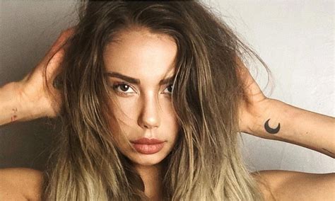 Love Yourself Sahara Ray Flaunts Gorgeous Curves In Sizzling Topless
