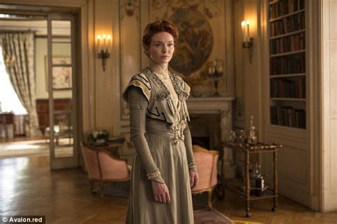 Poldarks Eleanor Tomlinson Transforms Into A Glamorous American Heiress In New Drama Colette