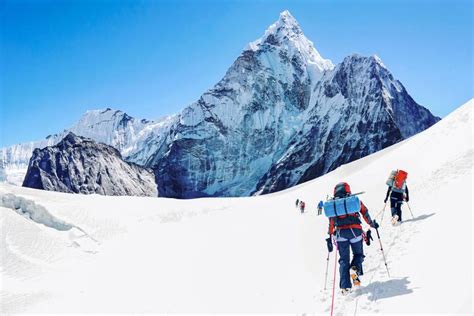 5 Fakta Menarik Gunung Everest Umur Hingga Zona Kematian Okezone Travel