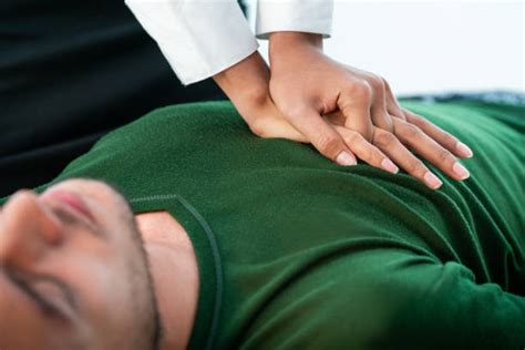 Massage Cardiaque Banque Dimages Et Photos Libres De Droit Istock