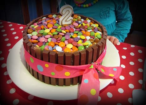 * melanie* vanilla cake with vanilla sm butter cream. arthurandsage: cute sister's 2nd Birthday Cake...