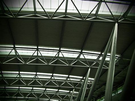 무료 이미지 건축물 구조 유리 지붕 마천루 선 정면 경기장 탑 블록 그물 대칭 발판 둥근 천장 일광