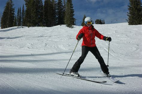 10 Beginner Skier Tips for Adults Learning How to Ski