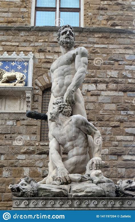 Estatua De H Rcules Y De Cacus En El Della Signoria De La Plaza En Florencia Foto De Archivo