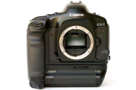 Canon Eos 1v This Camera Is Or Was The Flagship 35mm Film Camera