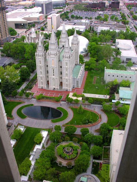 Mormonism In Pictures Temple Square Attracts Millions Of Visitors 14