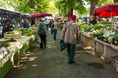 5 Best Farmers Markets In Chicago You Must Hit Up This Spring