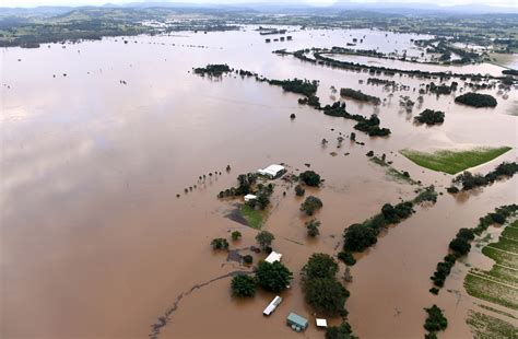 Heavy Flooding Washes Away House In Australia Minutes After Women And 2